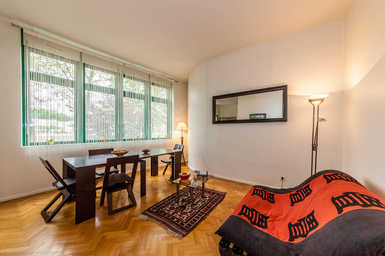 租一间卧室的公寓在勒瓦卢瓦 - 佩雷